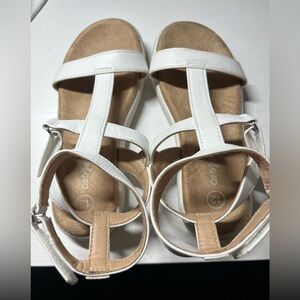 Cat & Jack White Tan Sandals T-Bar Design girls toddler